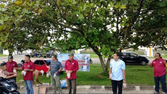 Dalam Momentum Ramadan 1447 H, KWIP Merangin Berbagi Takjil di Kota Bangko